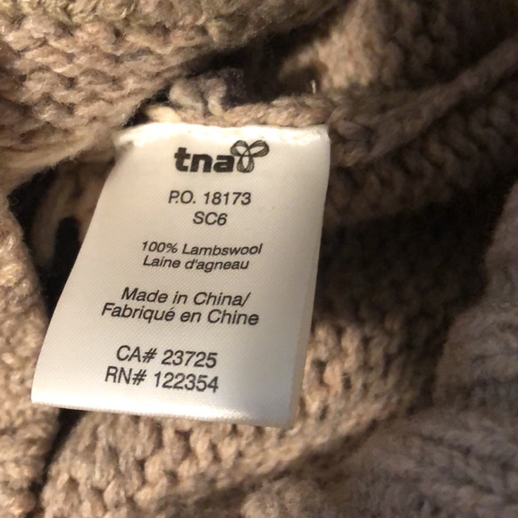 Aritzia Lamb’s Wool Sweater - Picture 3 of 3